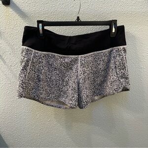 Lululemon Run Times Shorts (4-way Stretch 4") Size 8